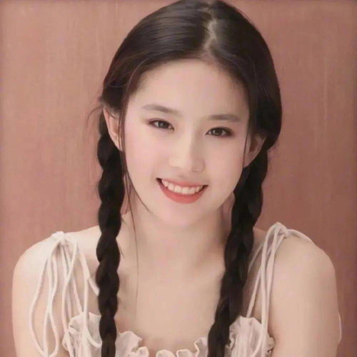 刘亦菲与恩利同框，闪耀荧幕内外的巨星风采