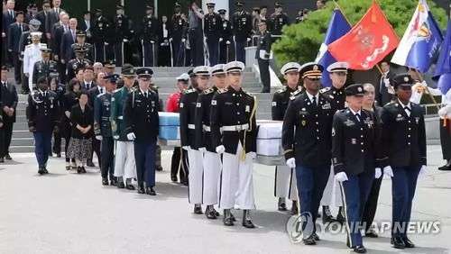 韩退役军官建议男女兵混住提高生育率 韩退役军官建议男女兵混住提高生育率