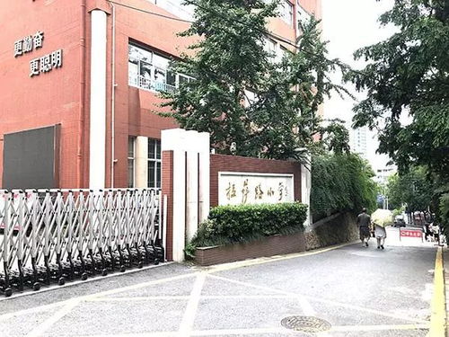 官方回应小学强制六年级学生转校区