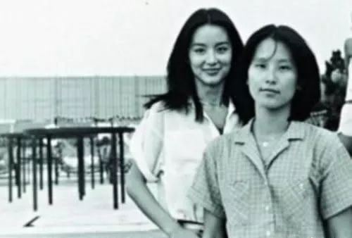 百岁姐姐探访94岁妹妹，上演亲情极限拉扯戏码