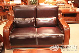 新郎坐300多斤实木沙发霸气入场 新郎坐300多斤实木沙发霸气入场