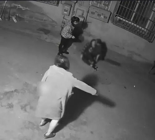 男孩考18分被父亲刺死？警方辟谣，真相究竟如何？