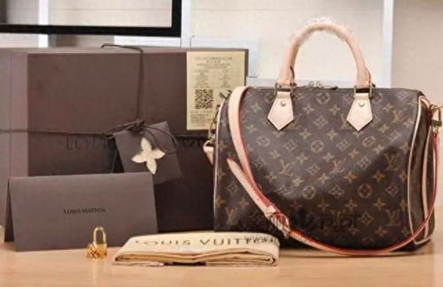 LV专柜风波，柜员与男客户暧昧关系曝光，原配揪衣领现场揭秘