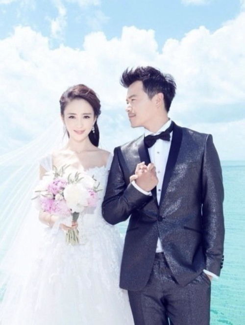 主持人王冠官宣婚讯，幸福起航，爱情新篇章