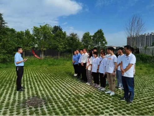 厨房爆炸事件，丈夫的英勇与生命的代价