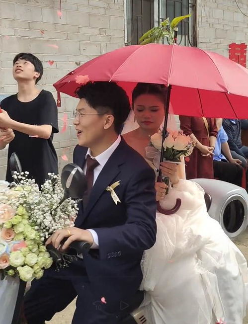 新郎接亲,鲜花路上的温馨时刻 新郎接亲,鲜花路上的温馨时刻