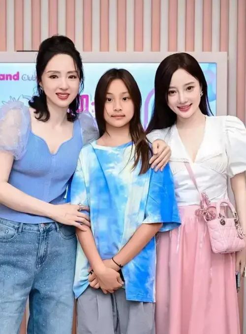 袁泉给女儿开家长会_袁泉女儿大名 袁泉给女儿开家长会_袁泉女儿大名