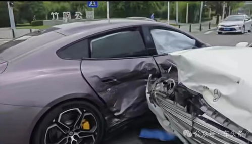 70多辆小米SU7同一天撞墙撞柱_ 70多辆小米SU7同一天撞墙撞柱_