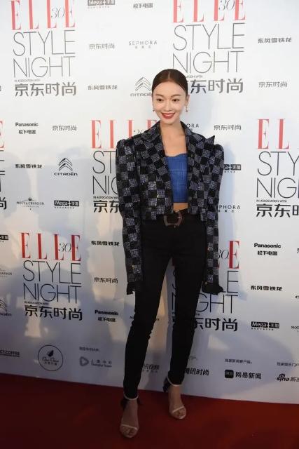 刘晓庆综艺路透：双腿纤细健步如飞