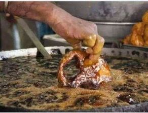 印度男子为求子生吞小鸡窒息而亡 印度男子为求子生吞小鸡窒息而亡