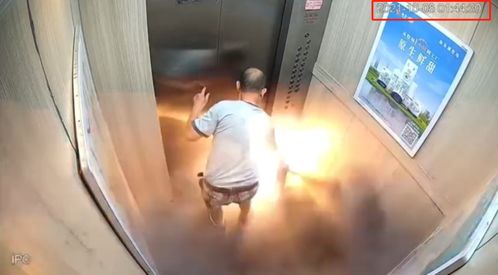 男子刚走过几秒后冰箱突然爆炸
