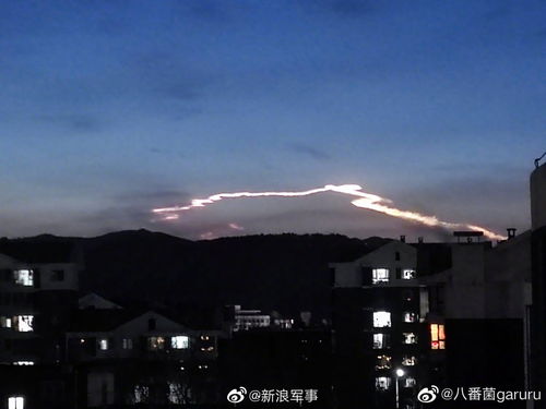 北京天空现神奇火箭云
