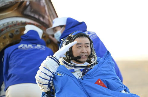 神舟二十号航天员乘组安全顺利出舱 神舟二十号航天员乘组安全顺利出舱