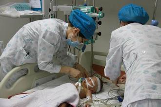 2个月宝宝被奶奶擦碘伏进ICU