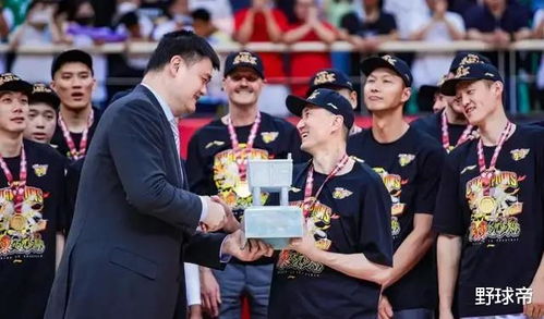 国足教练谈下课，感觉不被尊重