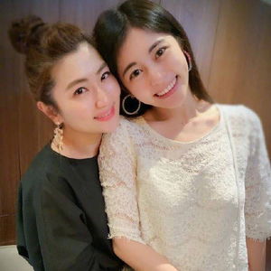 Selina带儿子给妹妹庆生