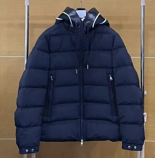 胖东来每件羽绒服都标有进货价