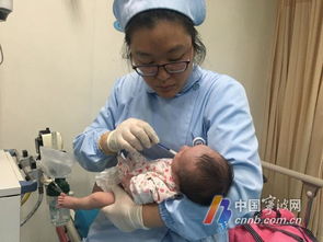 育儿嫂自费抚养女婴 雇主狱中寄信