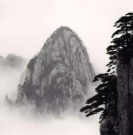 登上黄山才发现水墨画还是保守了