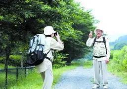 9.9元一日游？50多位老人被扔路边