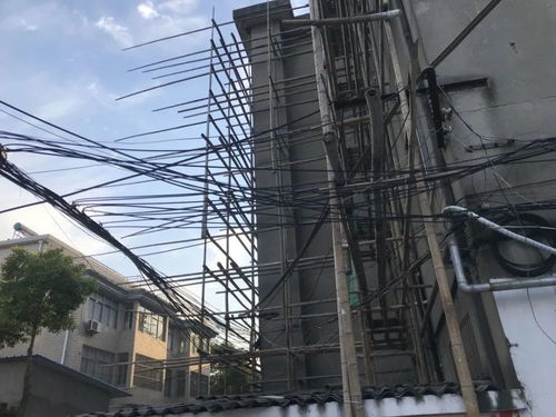 小区电梯钢丝绳断裂 维保单位回应