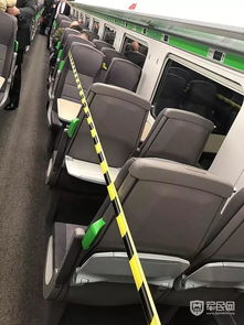 乘客高铁上遇后排跷脚狠掐一把后下车