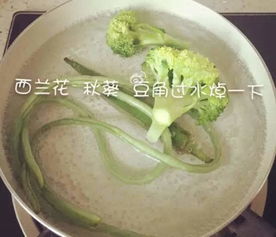 宝贝“突突突”吐面条拒绝辅食