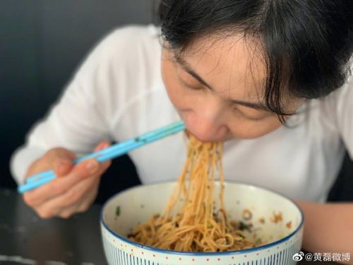 杜淳妻子晒整柜LABUBU