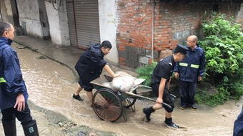 派出所政委被卷入洪水 喊话先救群众