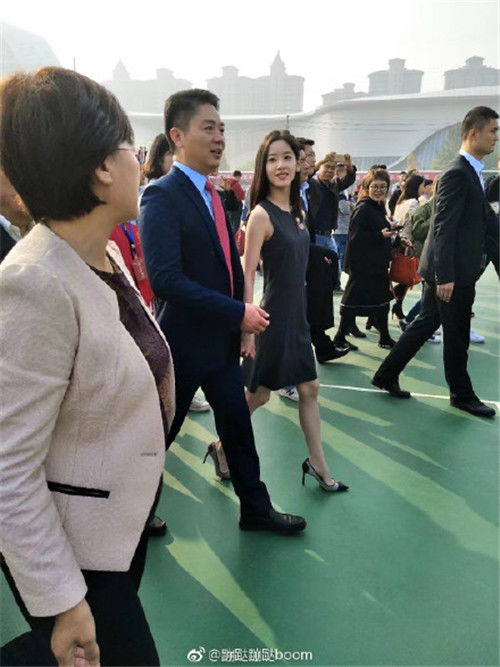 刘强东七夕现身宿迁
