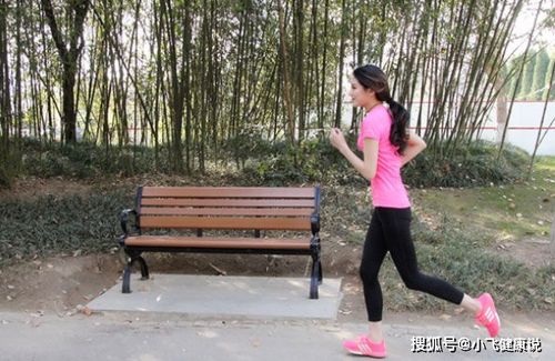 女子半夜跑步偷电动滑板车被行拘