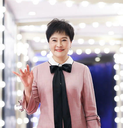 35岁陪爬泰山男演员转行景区NPC