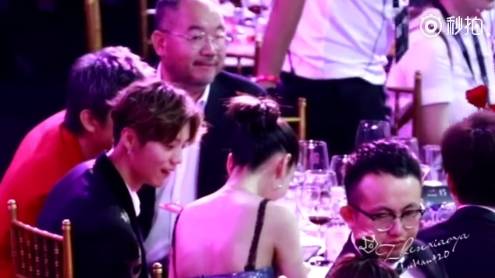 跨年“秀恩爱”霸屏 观众为啥吵翻 跨年“秀恩爱”霸屏 观众为啥吵翻