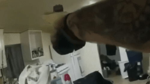 枪杀女子美移民局特工第一视角曝光